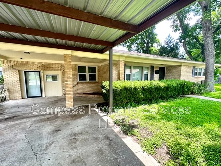 1317 Hillside St — Photo 3