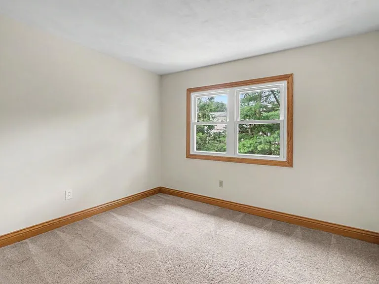 136 Brookside Ave — Photo 17