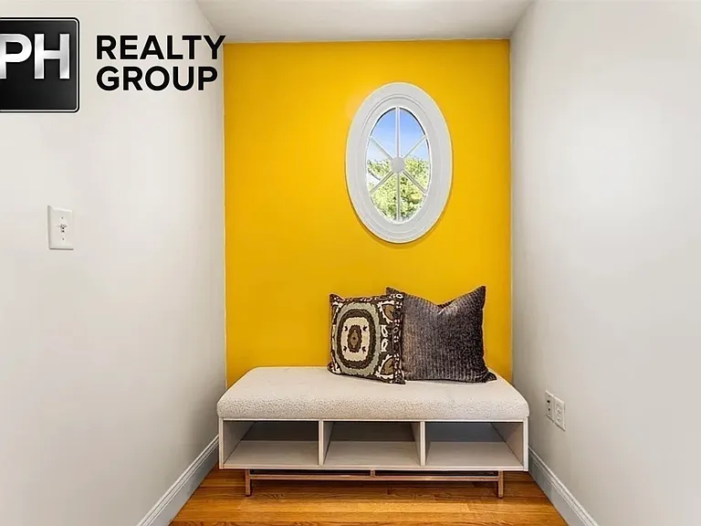 30 Russell St #5 — Photo 13