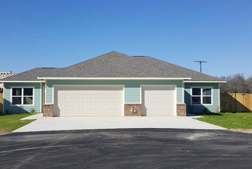 1st image of 104 Bridle Ct #104