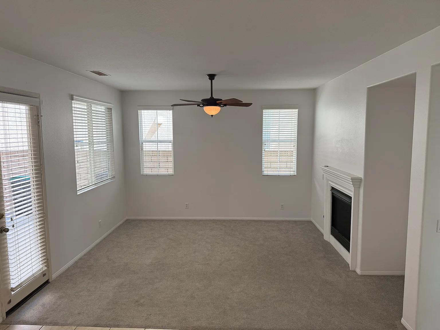 3 bed, 2.5 bath, 1688 sqft, $4,200 — Photo 2