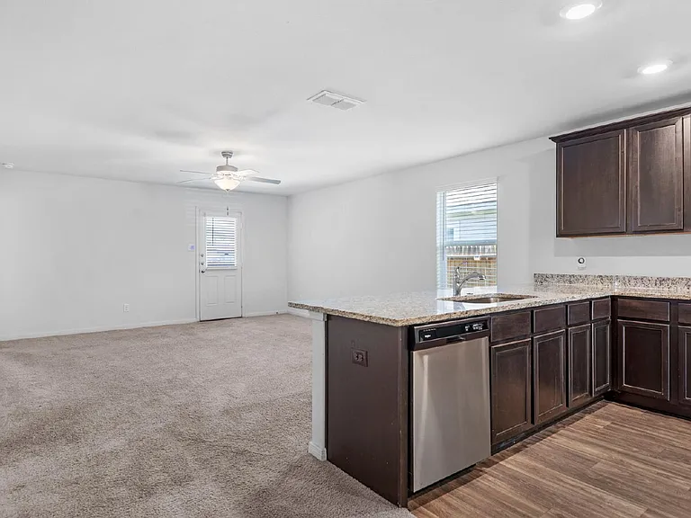 11737 Davalos Ln — Photo 6