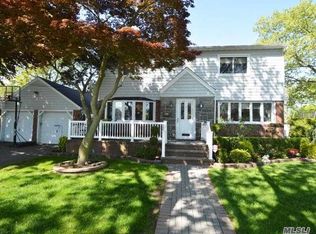 1497 New Hyde Park Dr, New Hyde Park, NY 11040