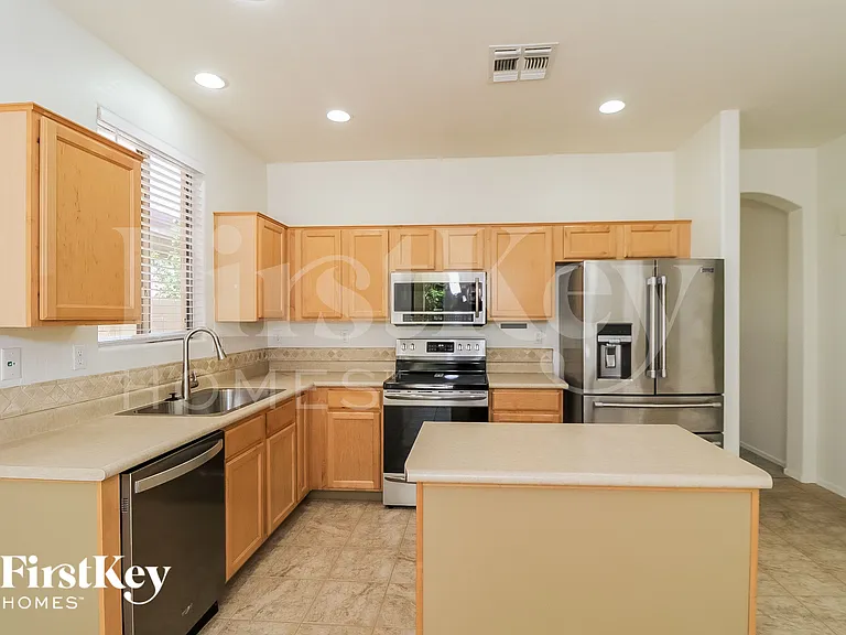 2715 E Carson Rd — Photo 9