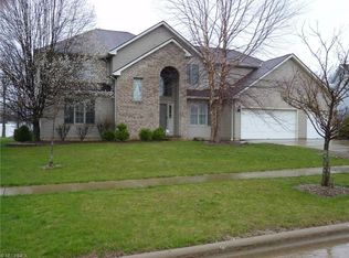 10883 Woodrun Dr, Strongsville, OH 44136