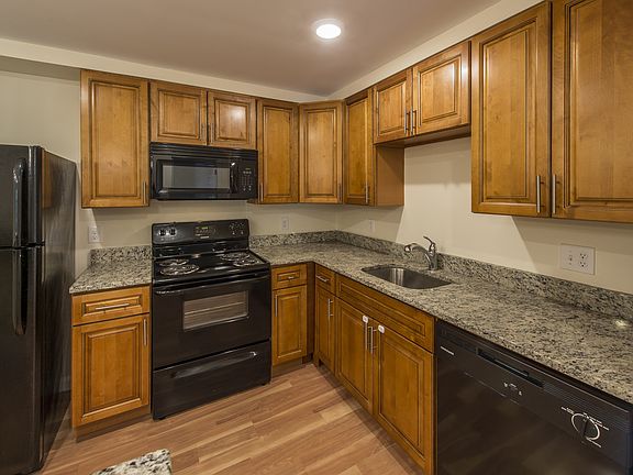 5th image of 757 Highland Ave #304S