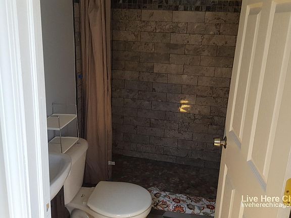5th image of 1615 N Winchester Ave APT 2R
