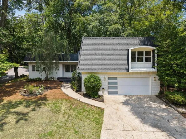 700 Cedar Knoll Dr, Roswell, GA 30076