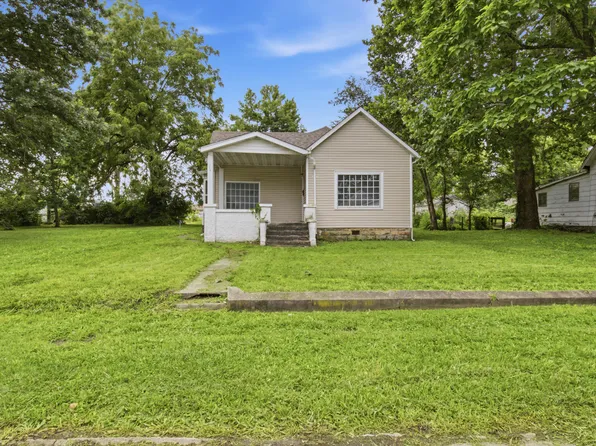 114 E College Street, Aurora, MO 65605