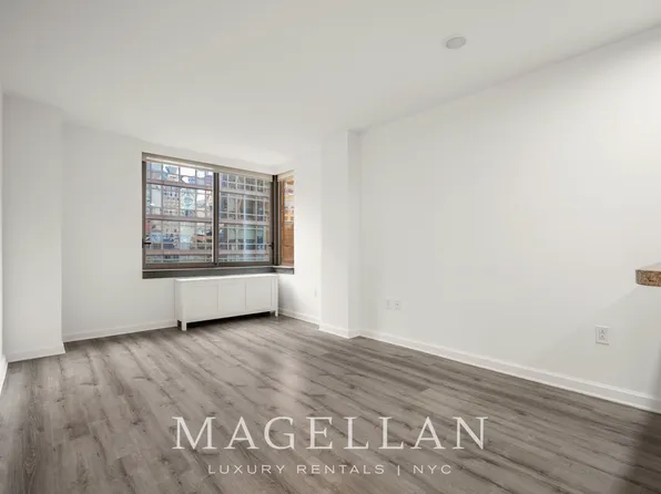 35 West 33rd Street image 1 of 24