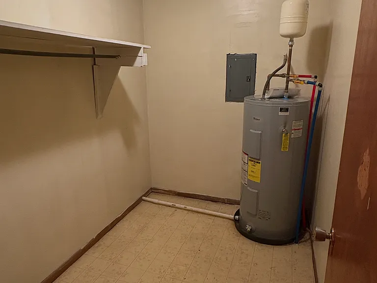 3935 Linden Ave #10 — Photo 6