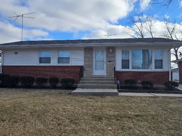 145 Serena Dr, Chicago Heights, IL 60411
