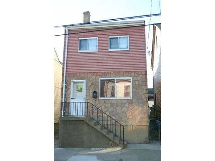 512 Edmond St #1 photo 1