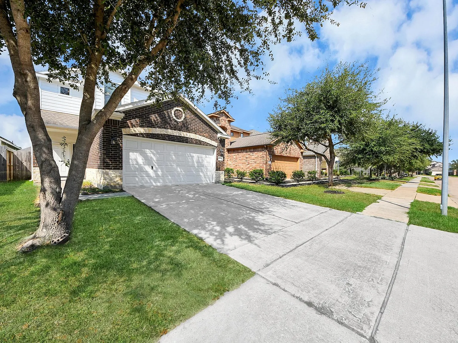 3 bed, 2.5 bath, 2110 sqft, $2,400 — Photo 4