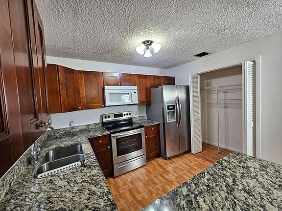 5th image of 2704 Ida Way #14B
