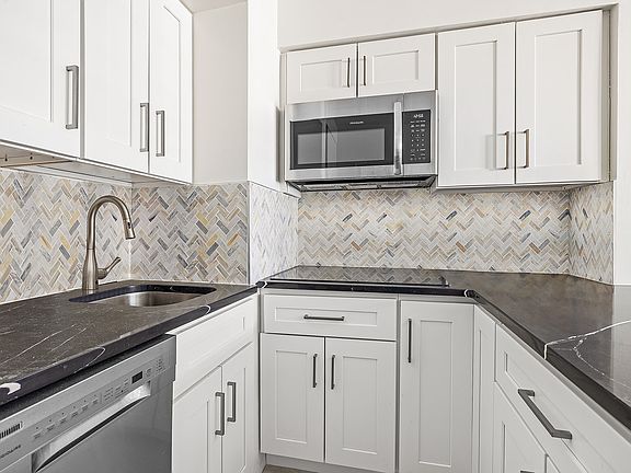 4th image of 320 E 42nd St APT 1206
