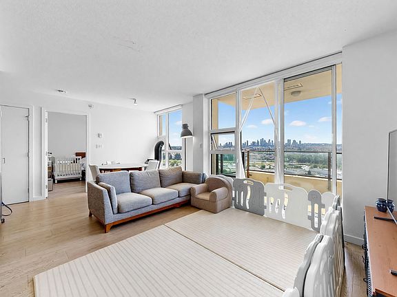 3rd image of 2232 Douglas Rd #1802