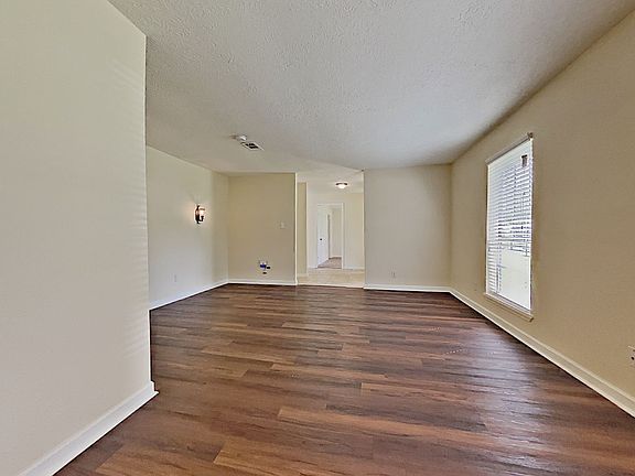 4th image of 5319 Appleblossom Ln