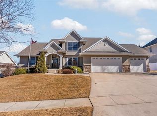 1021 S Ridge Dr, Cedar Falls, IA 50613