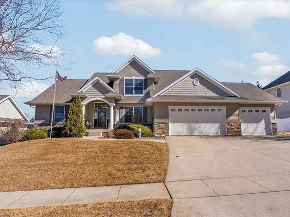 1021 S Ridge Dr, Cedar Falls, IA 50613