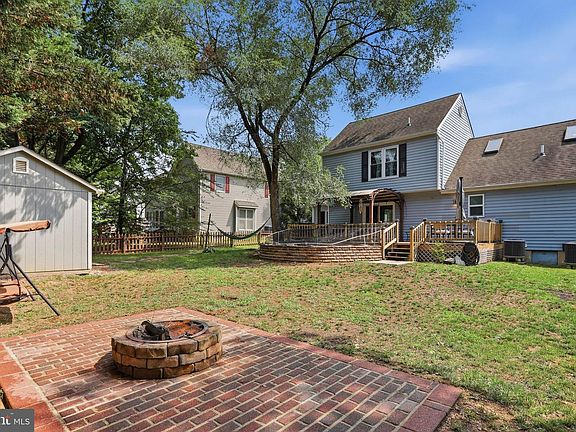 2nd image of 114 Windcrest Cir