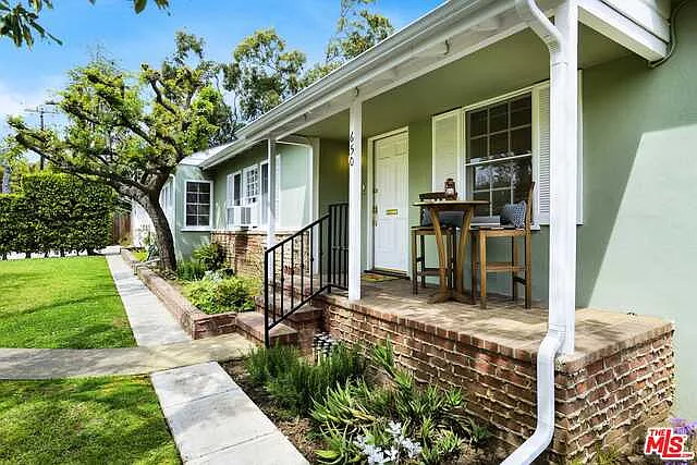 3 bed, 3.0 bath, 1518 sqft, $7,750 — Photo 3