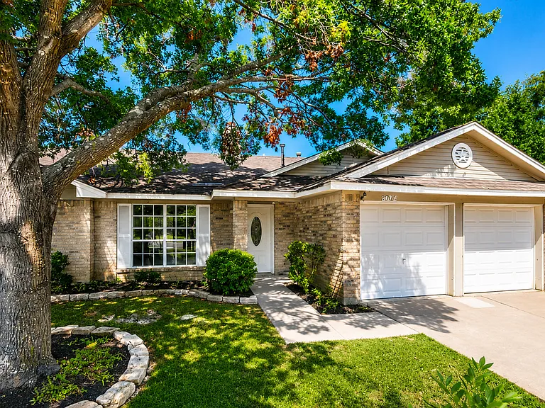 802 Antelope Trl — Photo 1