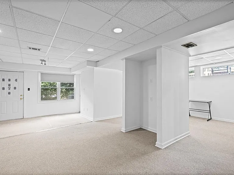 5291 Manhasset Cv — Photo 32