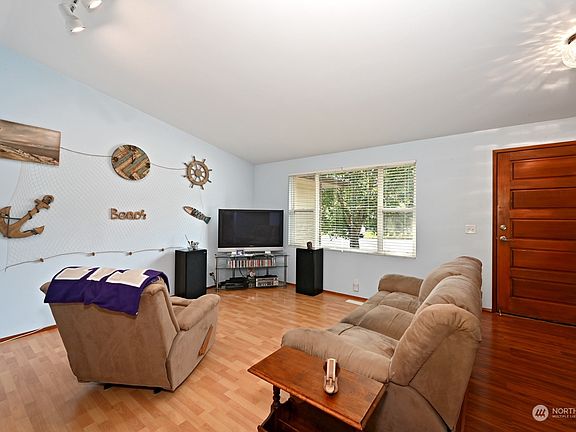 4th image of 10723 28th Avenue NE