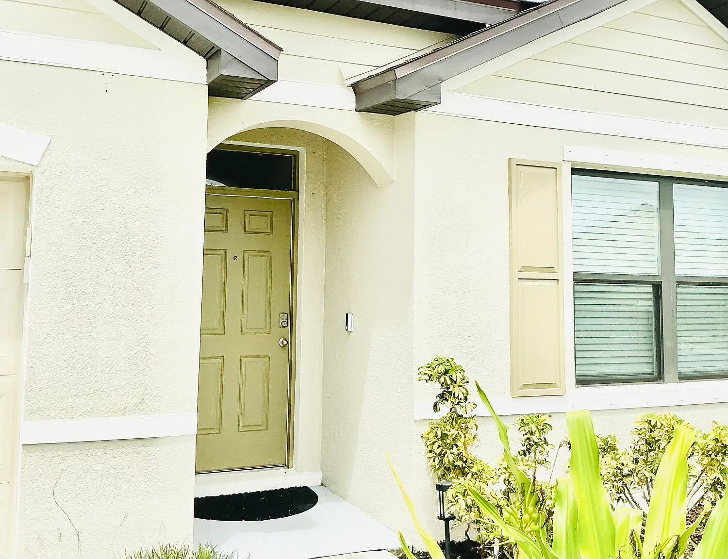 4 bed, 2.0 bath, 1828 sqft, $2,800 — Photo 2