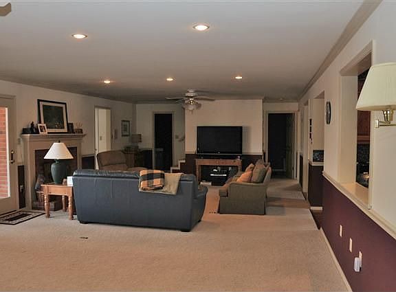 4th image of 302 Live Oak Dr