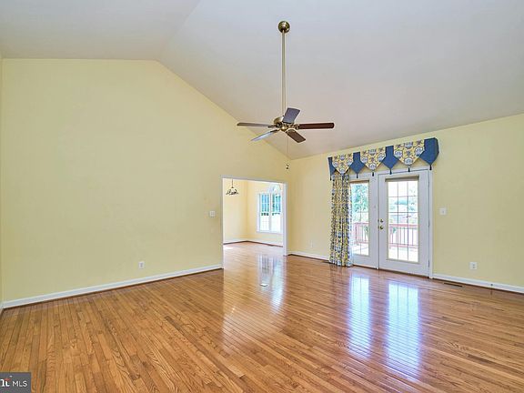 5th image of 298 Roebling St