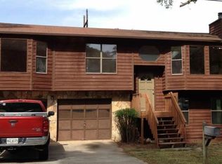 690 Pepperwood Ln, Stone Mountain, GA 30087