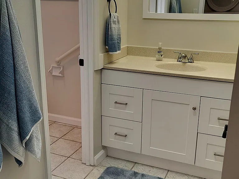 910 Juno Dr — Photo 11