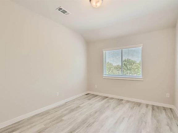 2nd image of 1220 Creekbank Dr