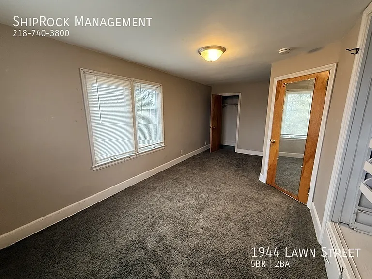 1944 Lawn St — Photo 18