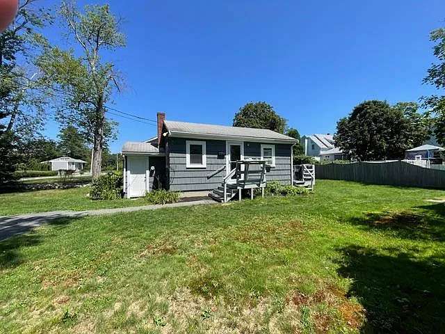 39 Newton Ave — Photo 1