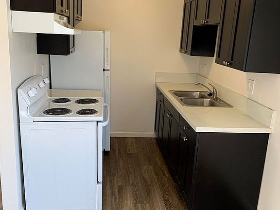 4th image of 2039 L Ave #27