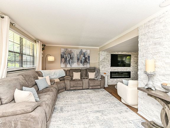 4th image of 8123 Bromley Pl
