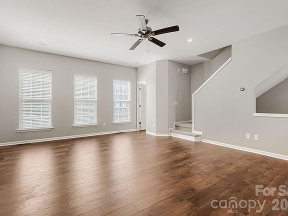 4th image of 2937 Duvalla Ave