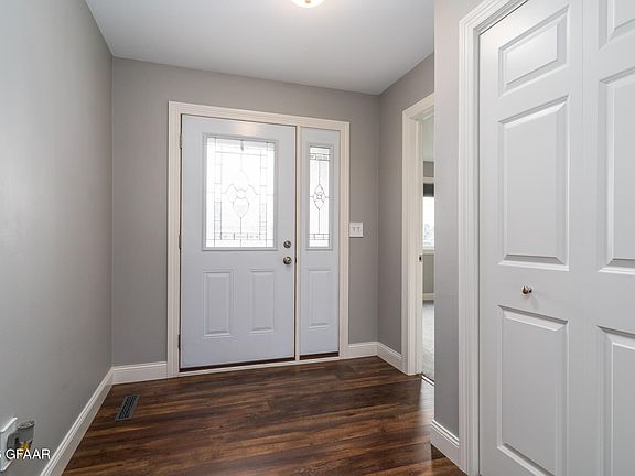 3rd image of 998 Thames Ct