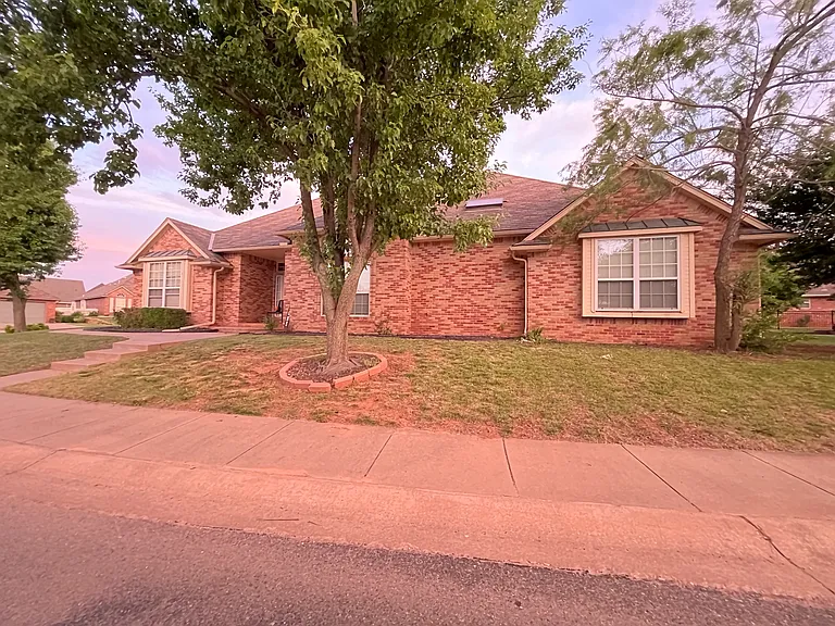 16721 Farmington Way — Photo 3