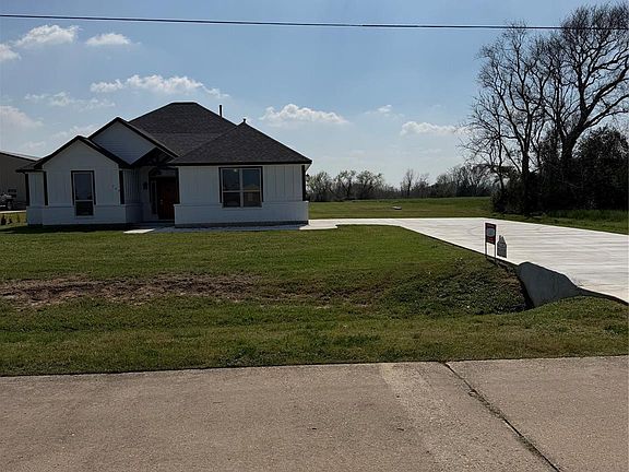 2nd image of 749 Buffalo Trl