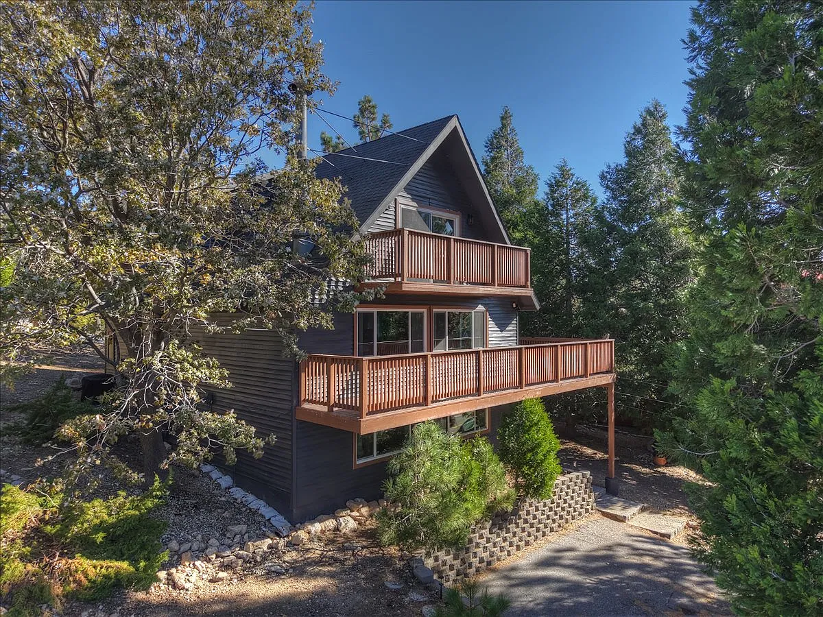 Matterhorn Dr, Lake Arrowhead — Photo 2
