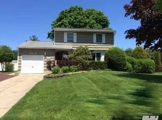 26 Westwood Ln, Kings Park, NY 11754