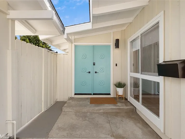 3119 Karen Ave — Photo 2
