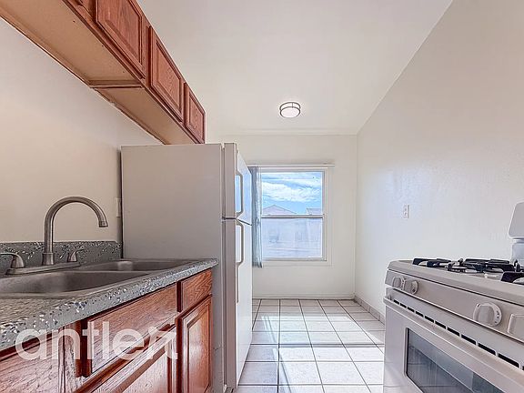 3rd image of 718 S Carondelet St #O505