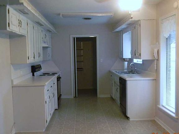 3rd image of 1130 Eastwood Dr