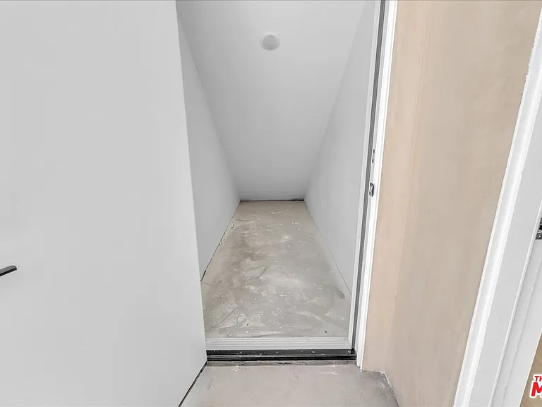 6913 Encino Ave #LOWER — Photo 37