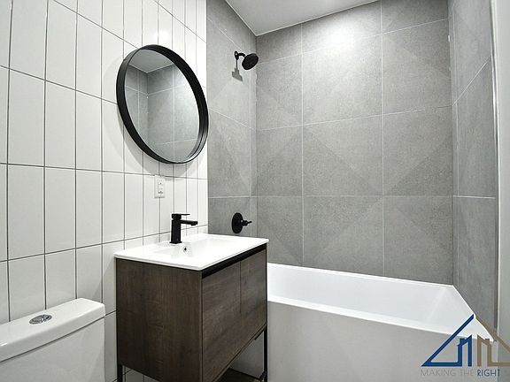 5th image of 1048 Morris Ave #2C